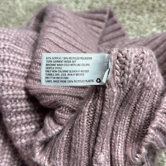 new day sweater - Picture 4 of 4